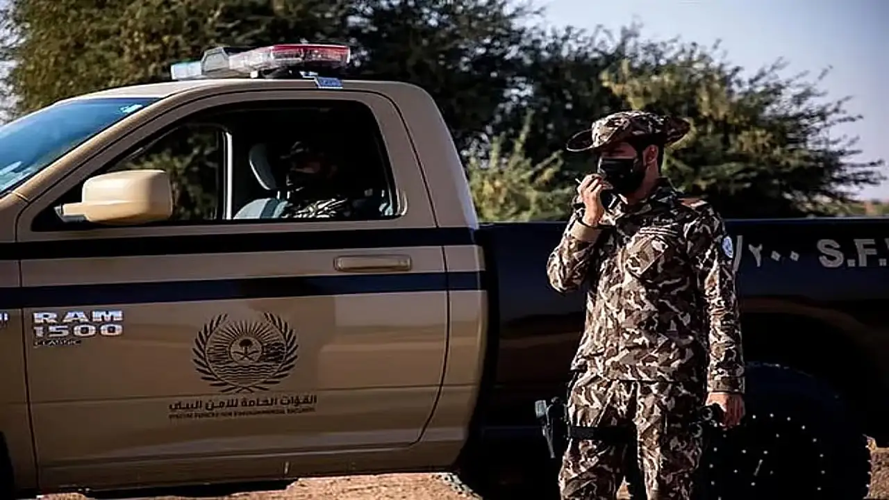 ضبط باكستاني وهندي يفرغان مواد خرسانية ويلوثان البيئة في المدينة المنورة